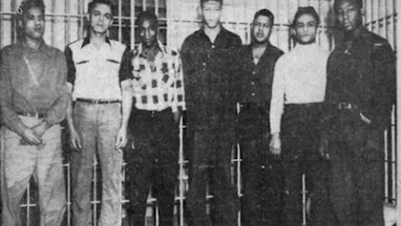 fotografie alb negru cu cei șapte bărbați de culoare care au fost condamnați