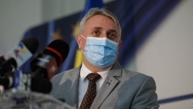 Ministrul Lucian Bode face declarații.