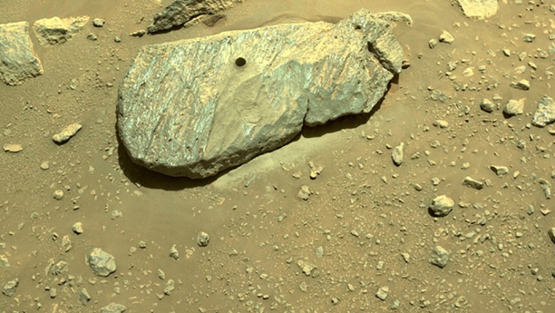 roverul Perseverance, trimis de NASA pe Marte, pare că a reuşit să preleveze un eşantion dintr-o rocă marţiană.