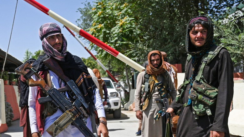 Talibani înarmați în Kabul.