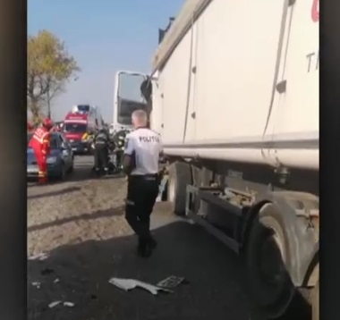 Carambol cu patru camioane pe un drum național, în Olt. Traficul este blocat