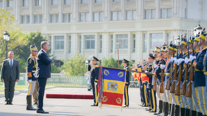 ioahnnis-drapel-spitalul-militar-presidency.jpg3