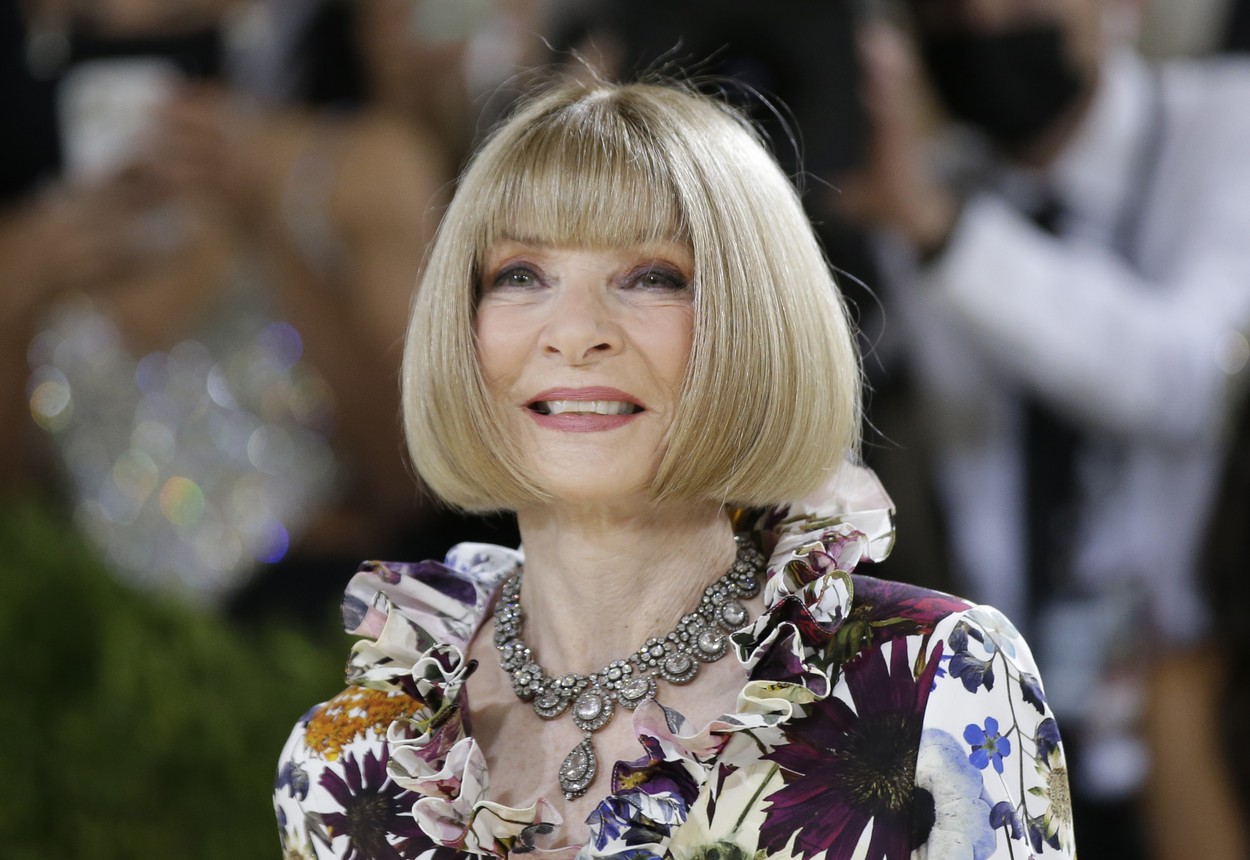 Anna Wintour se retrage din funcția de redactor-șef al revistei americane Vogue, după 37 de ani