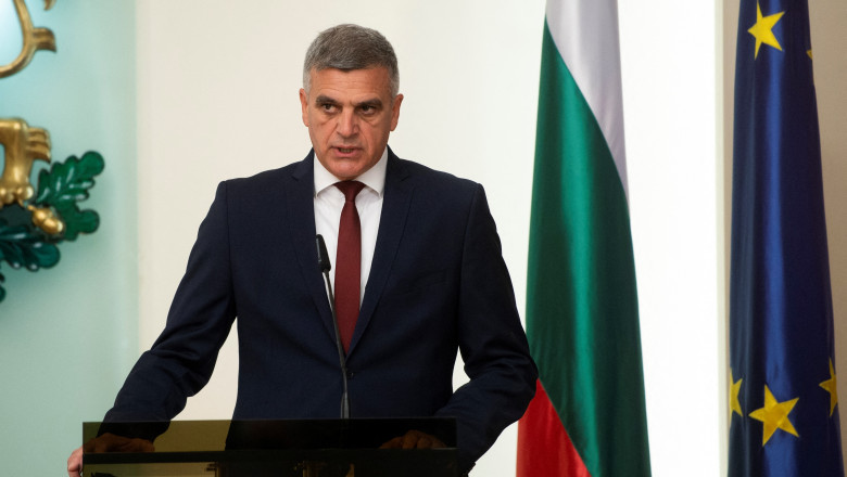 Prim-ministrul interimar Stefan Yanev vorbește în timpul unei ceremonii oficiale la Sofia.