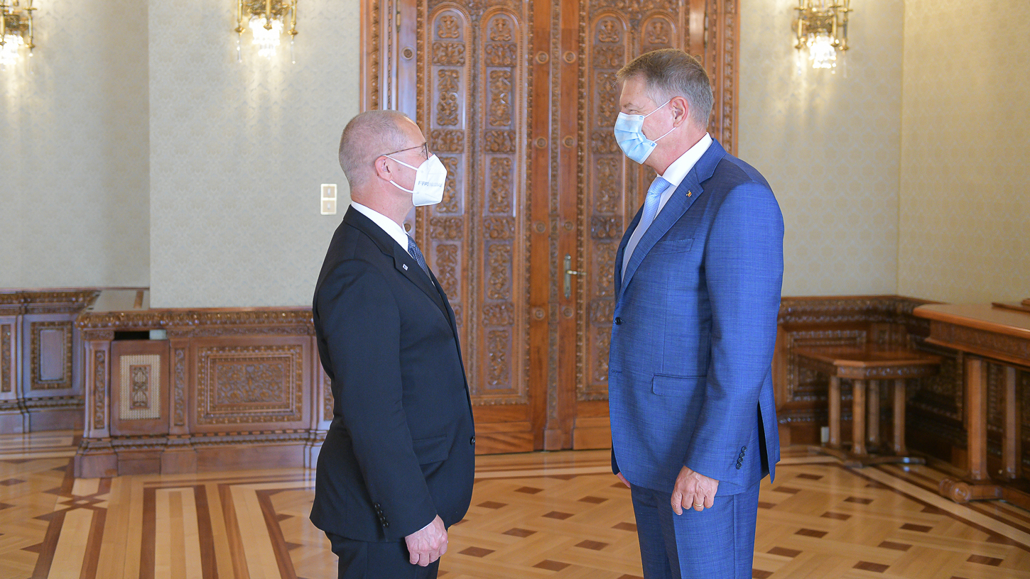 Iohannis a cerut, în discuțiile cu conducerea OMV Petrom, protejarea consumatorilor vulnerabili în fața creșterii prețurilor