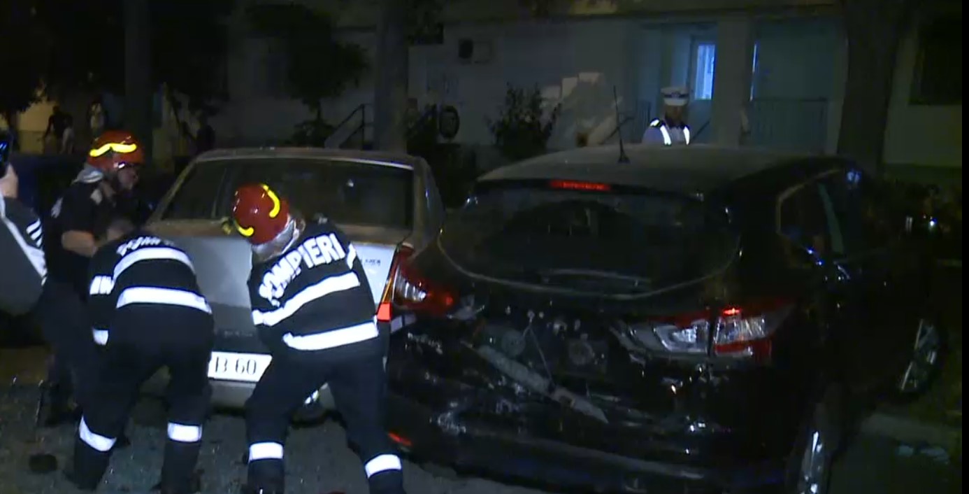 VIDEO. A fost noaptea accidentelor în București. 6 mașini au fost avariate într-un accident