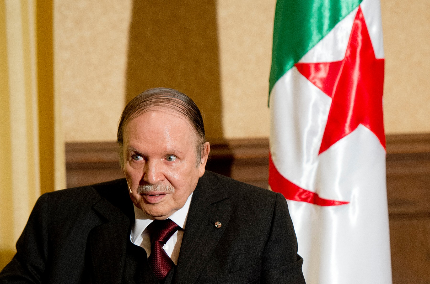 Abdelaziz Bouteflika, fostul preşedinte algerian, a murit la vârsta de 84 de ani. În tinerețe l-a antrenat pe Nelson Mandela