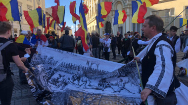 Protest în Sibiu, la statuia lui Brukenthal