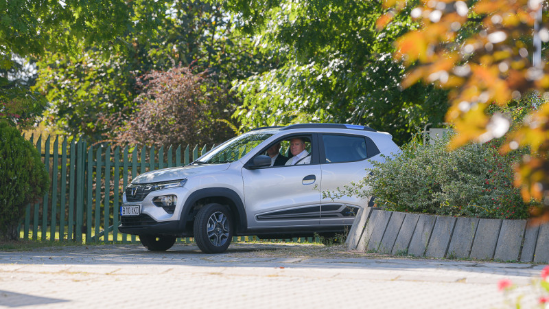 Klaus Iohannis a testat noul model Dacia Duster. Foto: presidency.ro