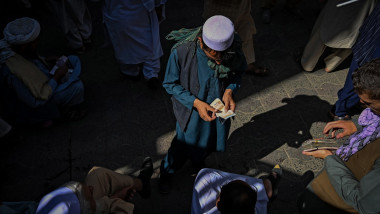 comerciați intr-o piata din kabul