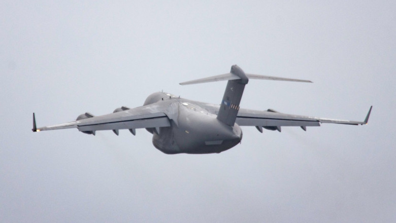 Aeronavă Boeing C 17 Globemaster în zbor.