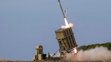 O rachetă lansată prin sistemul israelian de apărare Iron Dome