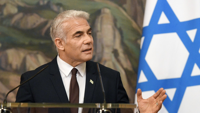Ministrul israelian al Apărării, Yair Lapid, în conferință de presă la Ierusalim.