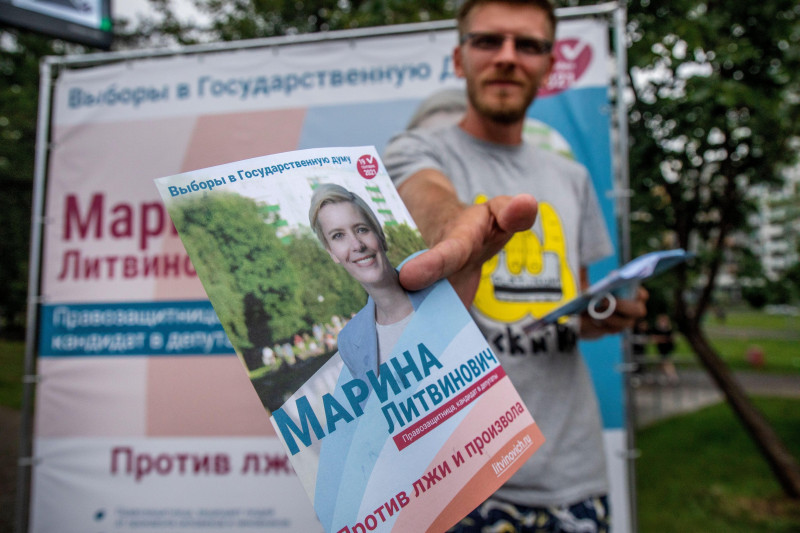 Moscow, Russia. 7th of August, 2021 A volunteer distributes leaflets in support of the candidate Marina Litvinovich (Yabloko political party) for deputy to the State Duma of the Russian Federation during election campaign, in Moscow, Russia