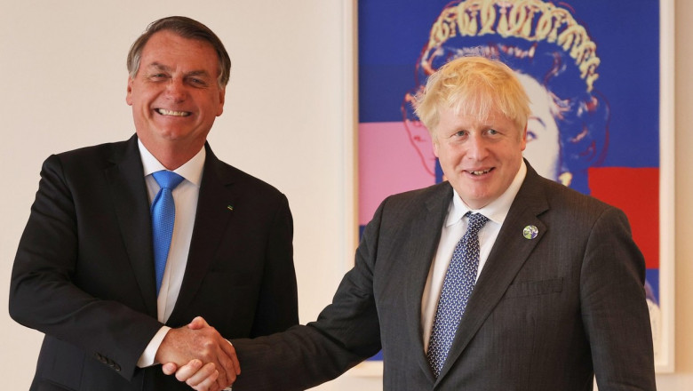 Bolsonaro strânge mâna lui Boris Johnson la întâlnirea celor doi lideri de la New York