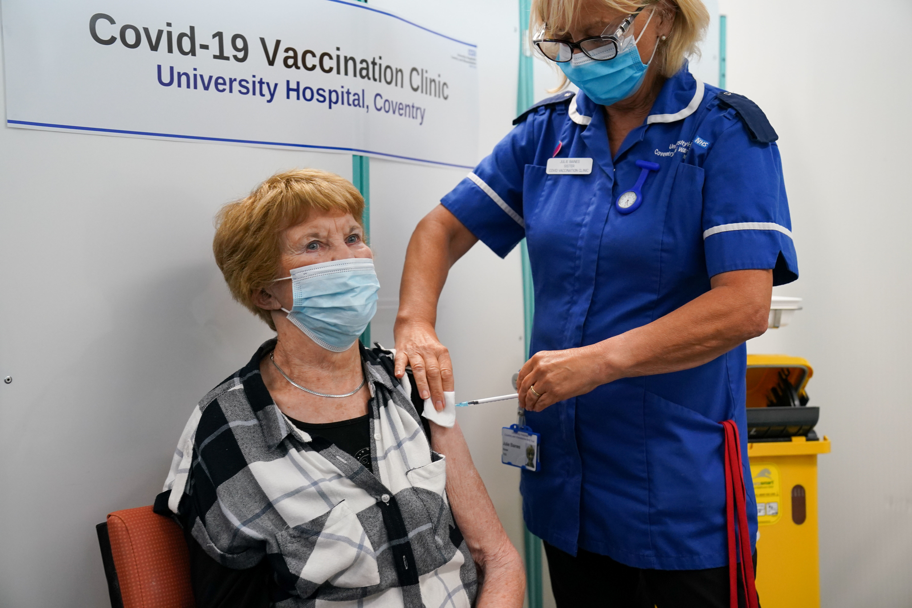 Prima persoană din lume vaccinată anti-Covid a primit a treia doză