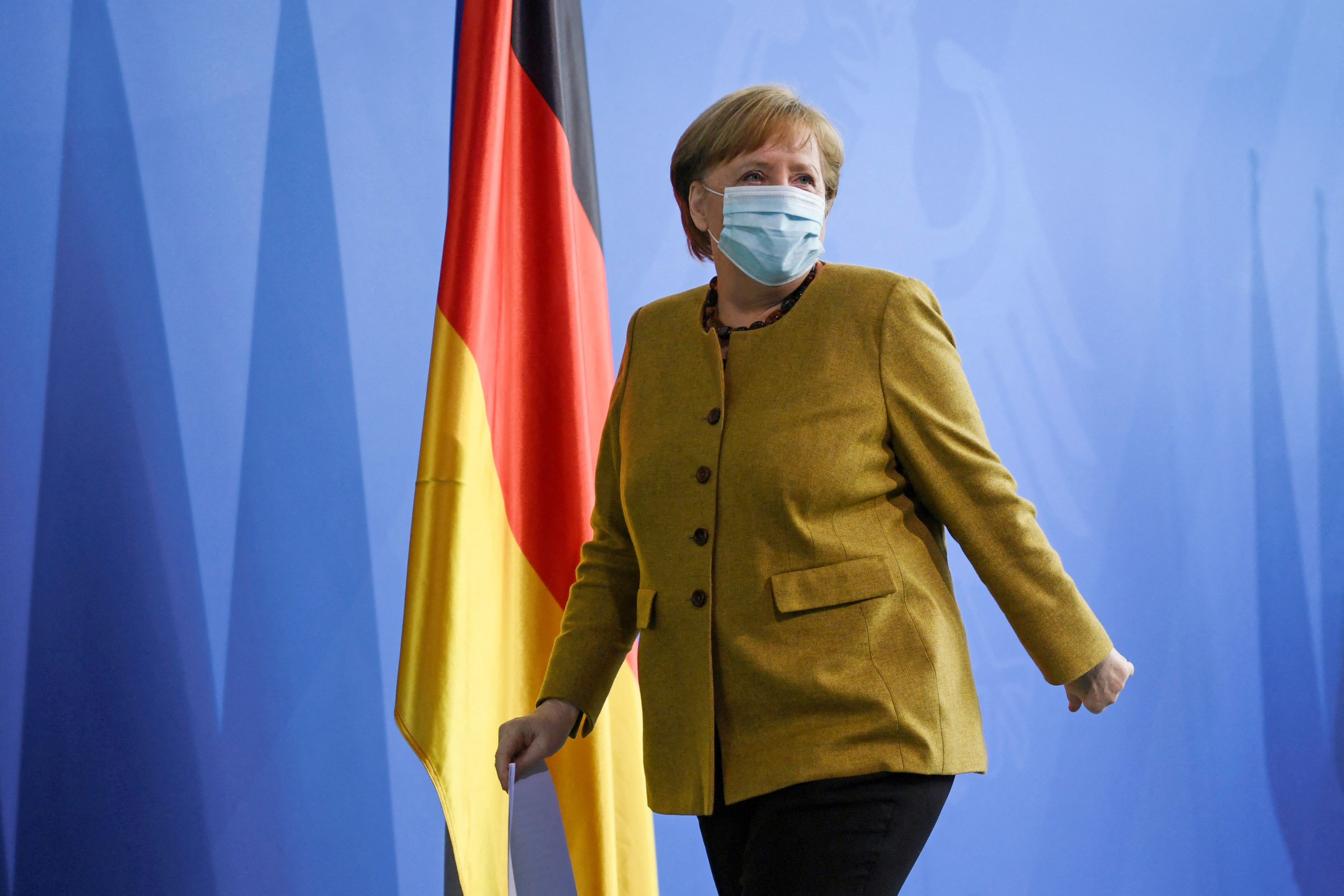 merkel-costum-profimedia7