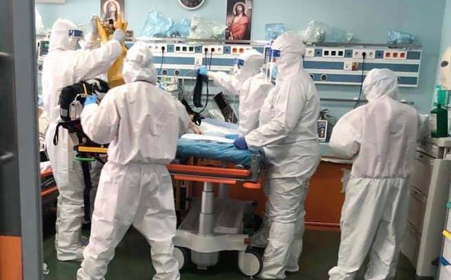 Spitalul Pantelimon, coplesit de bolnavi COVID in stare grava: 45 de locuri la Urgenta, dar sunt 50 de pacienti care asteapta