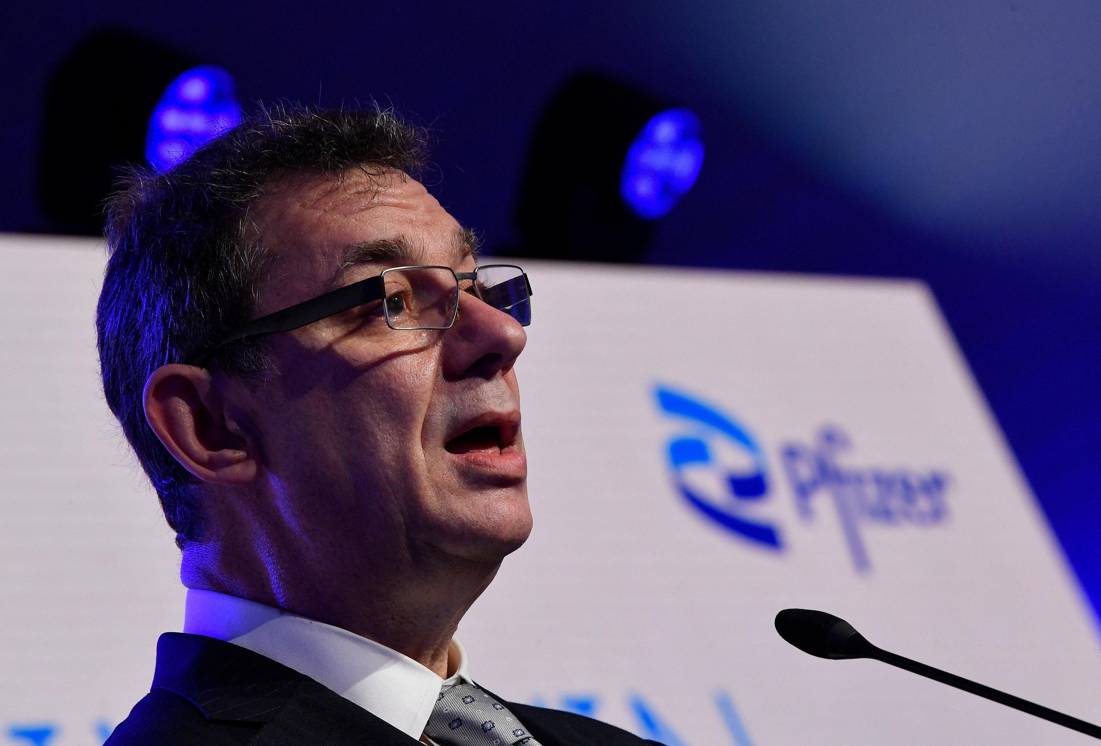 Șeful Pfizer: „Într-un an cred că vom reveni la viaţa normală”