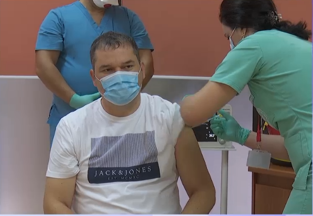 Ministrul interimar al Sănătăţii, Cseke Attila, s-a vaccinat anti-Covid cu doza a treia