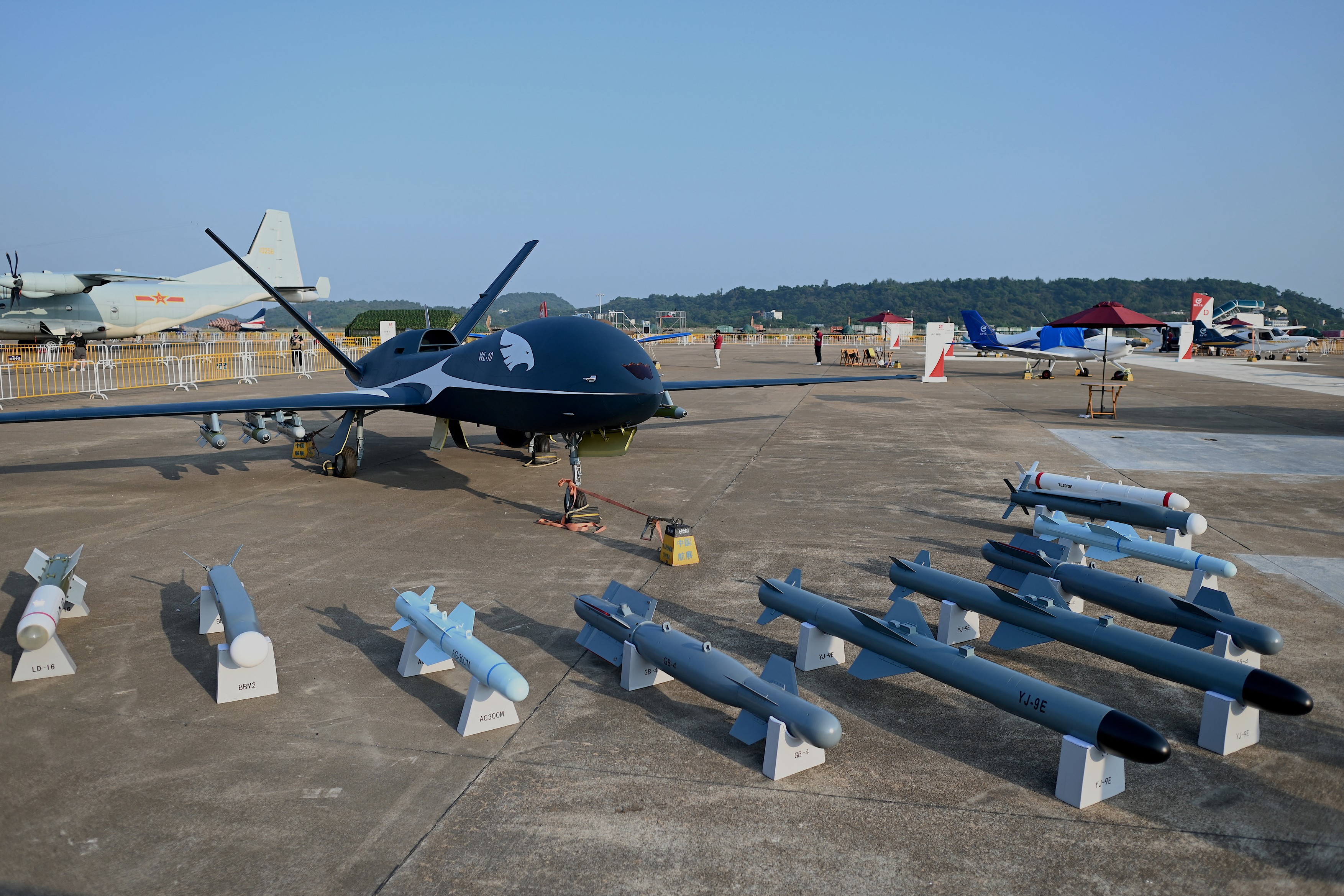 China îşi prezintă noile aeronave militare: Drone de supraveghere sau atac și avioane pentru război electronic