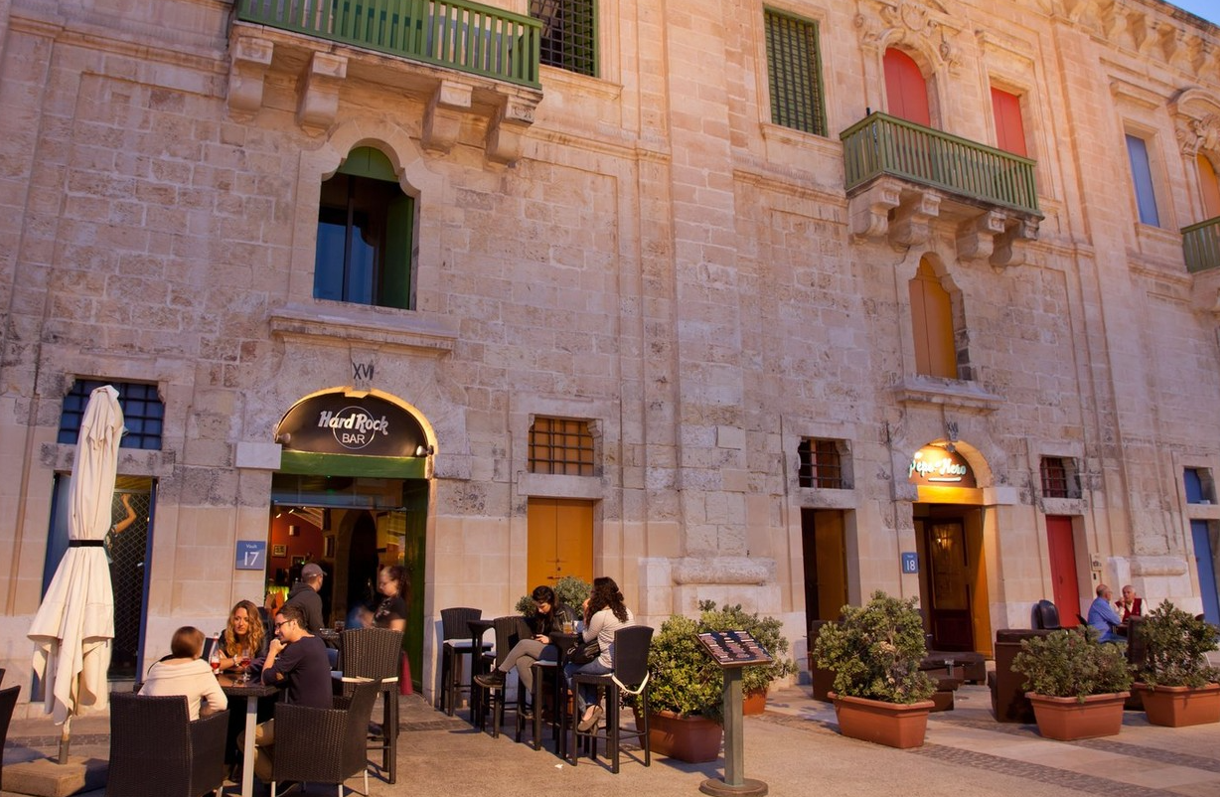 Malta: Reguli relaxate pentru barurile și restaurantele care interzic accesul persoanelor nevaccinate