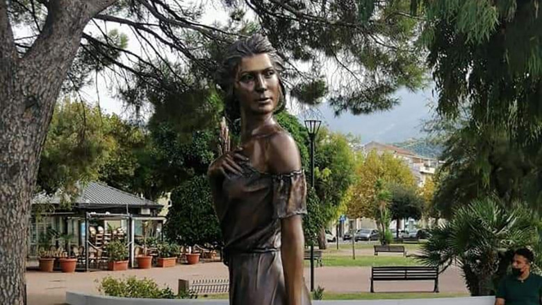.A statue of a woman sparks controversy over sexism in Italy.The controversy has broken out in Italy over a 'sexist' statue representing a female gleaner from a famous 19th-century poem by Italian writer and poet Luigi Mercantin