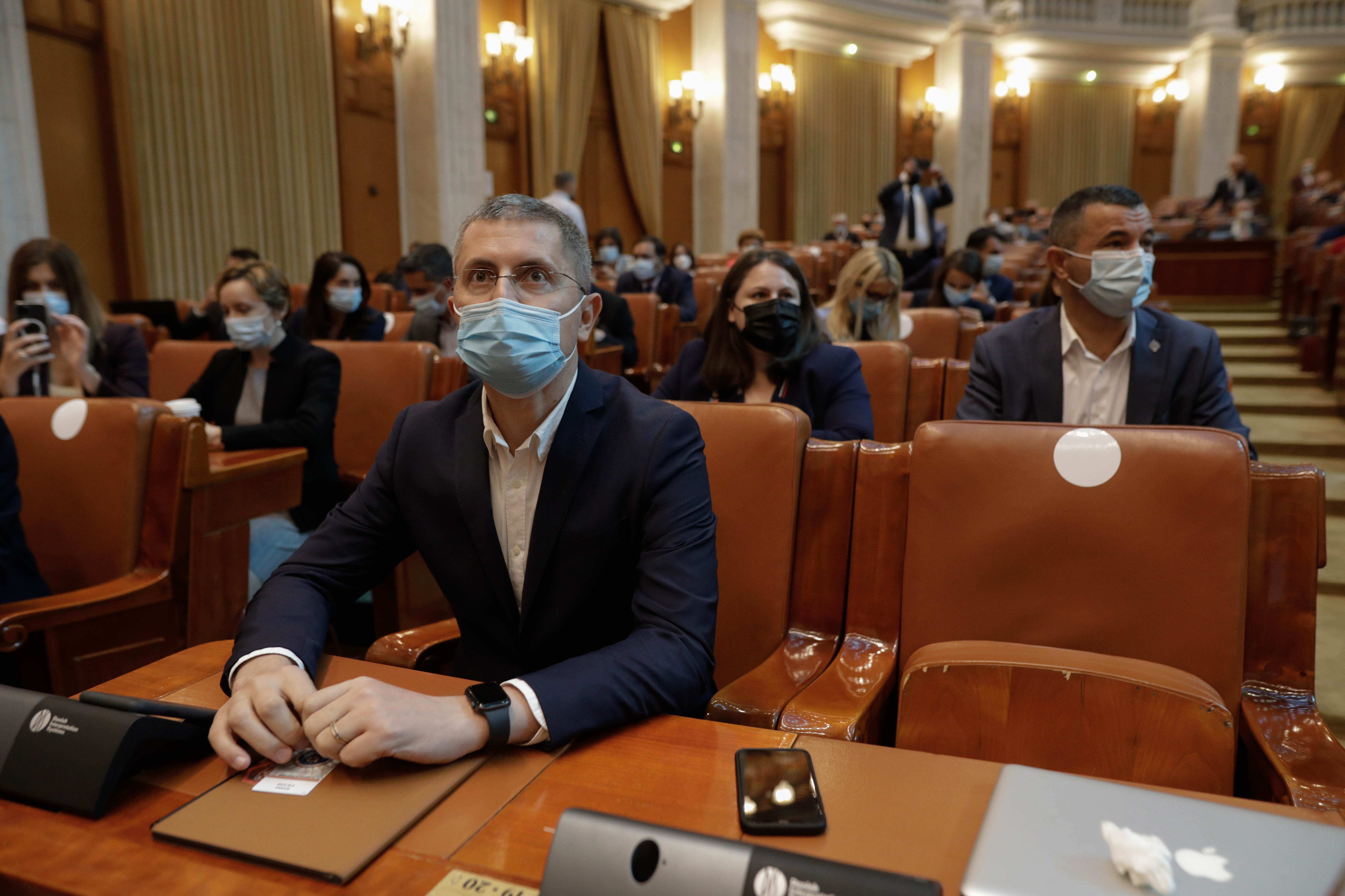 Barna: Votarea moțiunii PSD se traduce prin consecvență. Nu suntem în aceeași poză cu Simion și Ciolacu