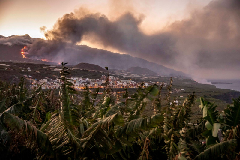 La Palma volcano begins to form a lava delta after reaching the sea