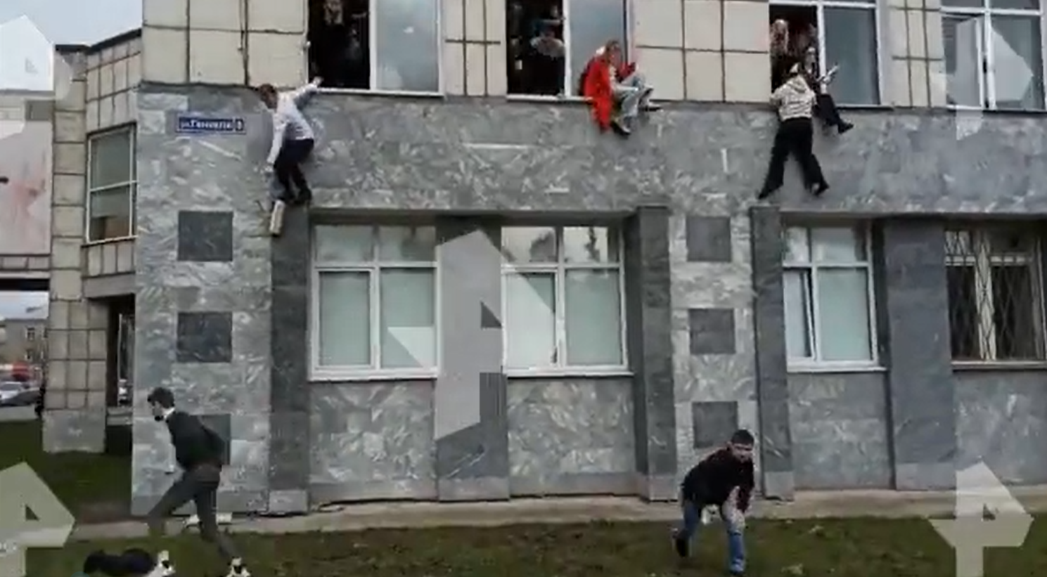VIDEO Atac armat la o universitate din Rusia, soldat cu morți și răniți. Studenții au sărit pe geam pentru a scăpa de atacator