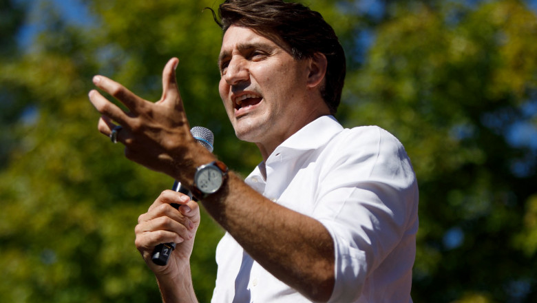 Justin Trudeau, în timp ce vorbește la un miting electoral în ultima zi a campaniei electorale pentru alegerile anticipate