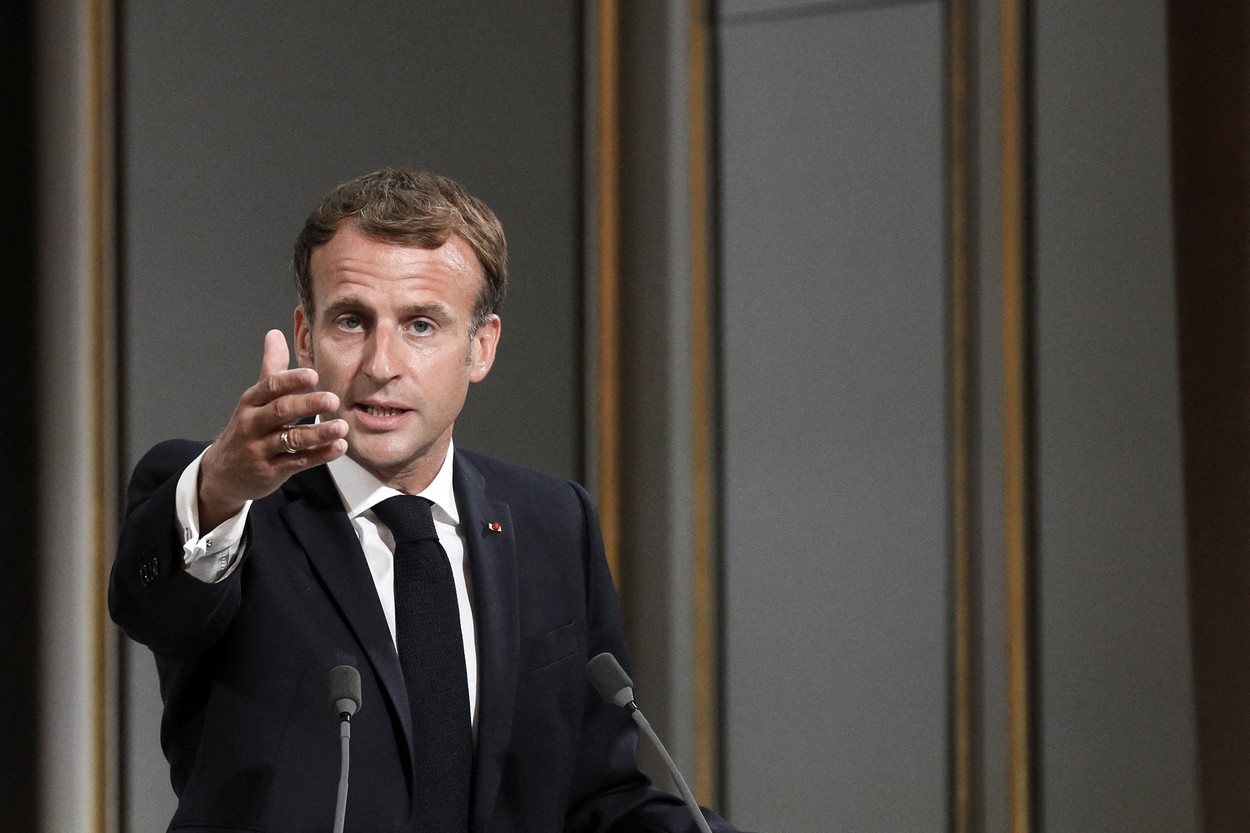 Macron cere iertare în numele Franţei musulmanilor algerieni recrutaţi de armată în războiul de independenţă
