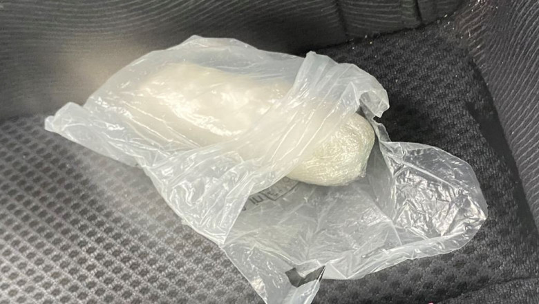 pachet cu heroina capturat de autoritati