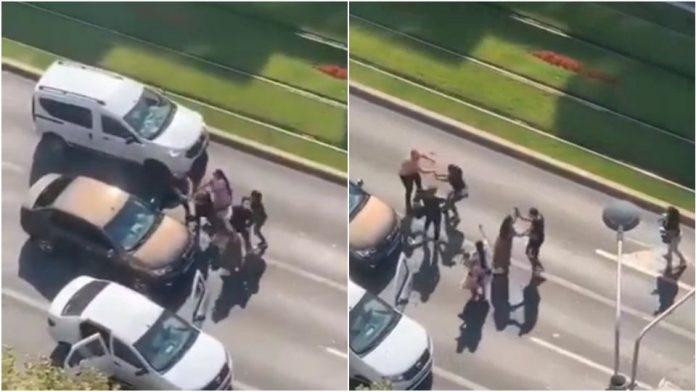 VIDEO. Bătaie cu crosele de golf în plin trafic, pe un bulevard din Capitală