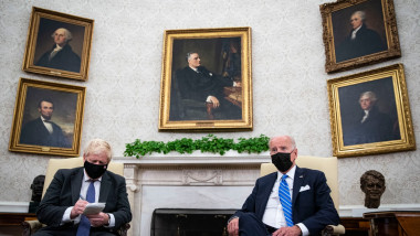 Boris Johnson și Joe Biden pe scaune la prima întâlnire la Casa Albă a celor doi lideri