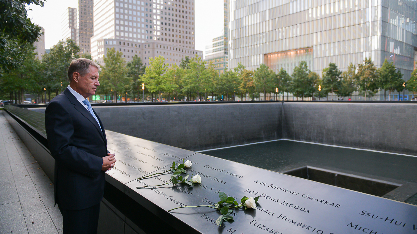 Klaus Iohannis, la memorialul victimelor atentatelor din 11 septembrie de la New York