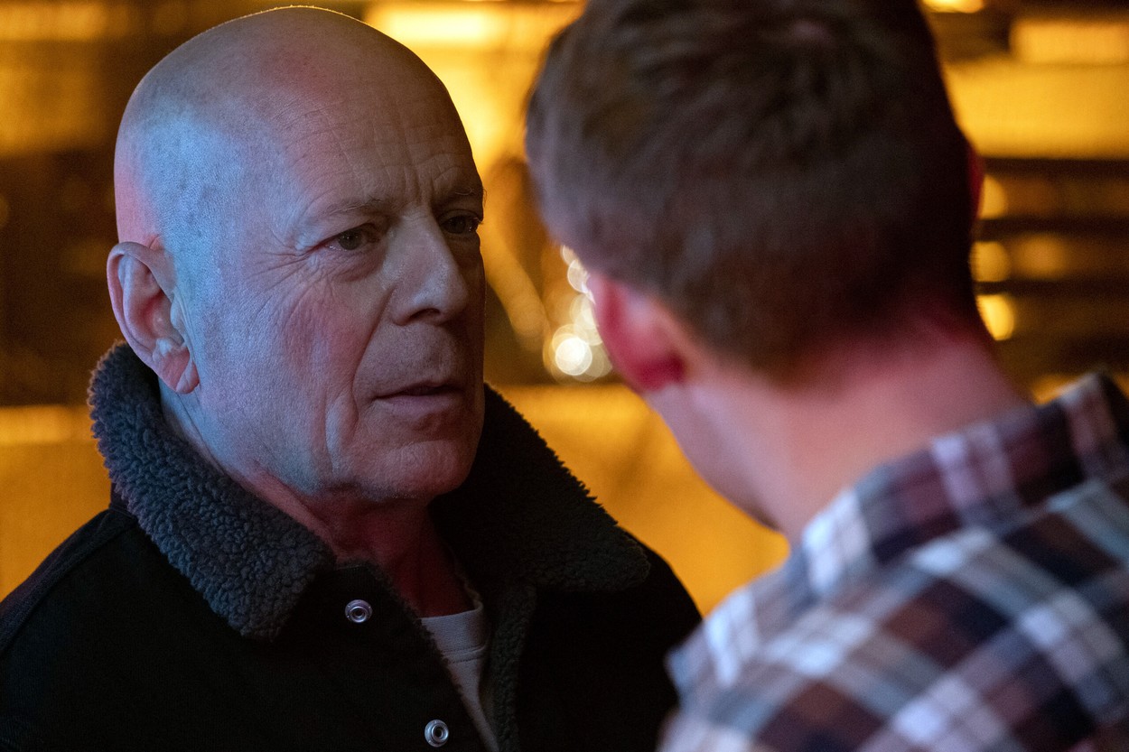 VIDEO Deepfake cu Bruce Willis în Rusia. Actorul ar fi primit până la 2 milioane de dolari