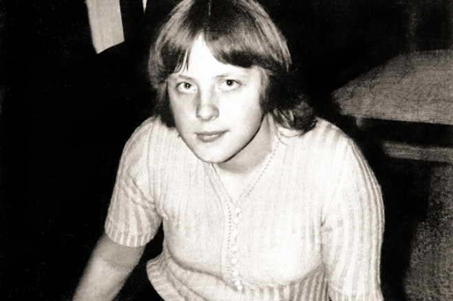 Angela Merkel, fotografie alb-negu la vârsta de 17 ani