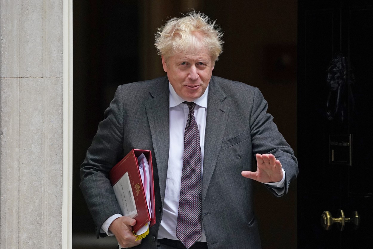 Scandalul submarinelor. Boris Johnson a încercat să îl calmeze pe Emmanuel Macron în „frangleză”: „Donnez-moi un break”