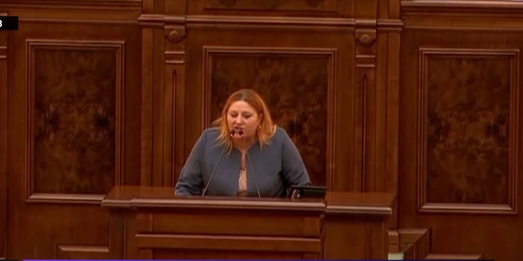 Certificatul Covid a încins spiritele în Senat. Șoșoacă: "Oamenii morți la Revoluție sunt călcați în picioare. E dictatură"
