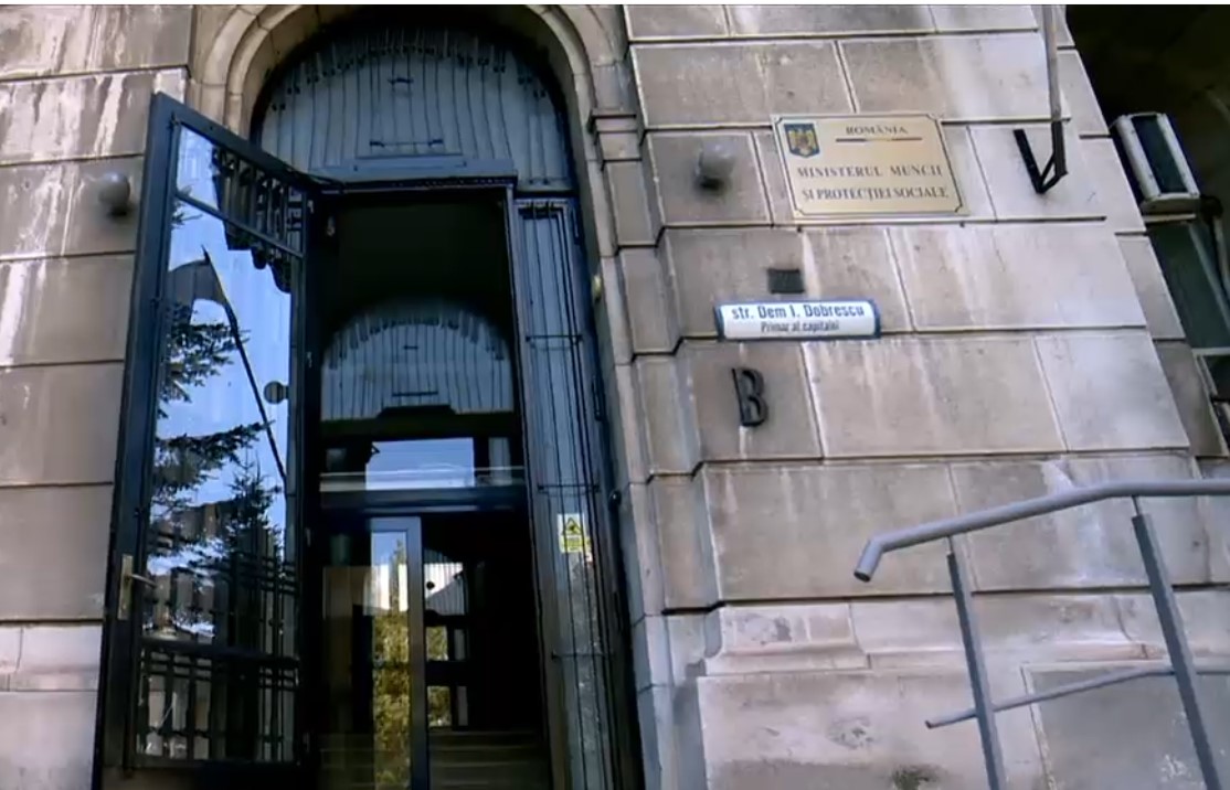 Statul la stat. O singură slujbă, două venituri. Cum își cresc veniturile șefii din ministere