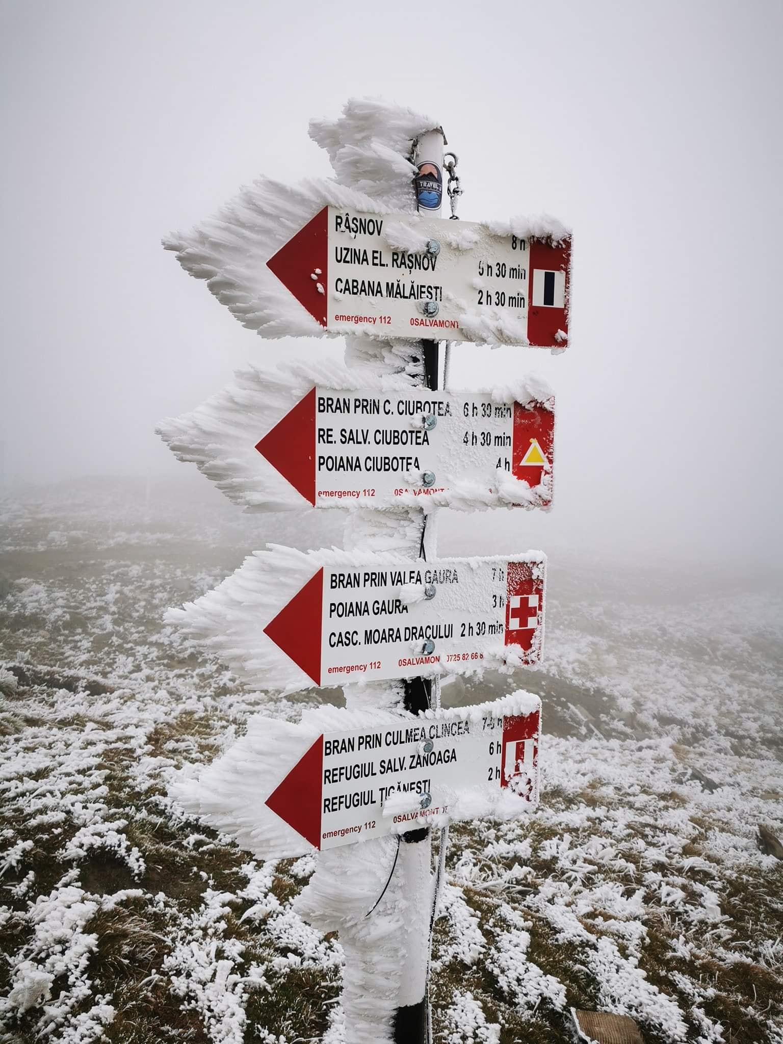 Pe Transfăgărășan ninge și stratul de zăpadă este de 10 centimetri. La Vârful Omu au fost -8,5 grade Celsius, cel mai frig din Europa