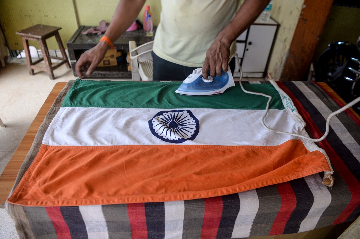 Un indian acuzat de tentativă de viol va trebui să spele şi să calce rufele tuturor femeilor din satul său timp de 6 luni