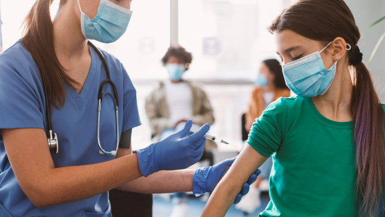 Chestionarul prin care părinții își pot exprima acordul pentru vaccinarea copiilor va fi distribuit de vineri în școli