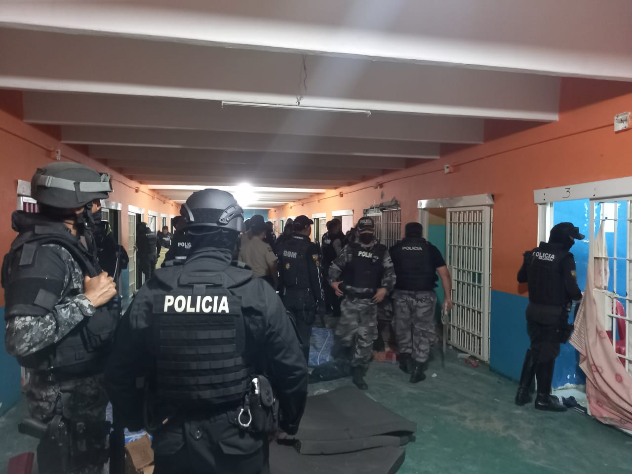 Masacru într-o închisoare din Ecuador: peste 100 de deținuți au fost uciși. Preşedintele a decretat „situaţie excepţională”