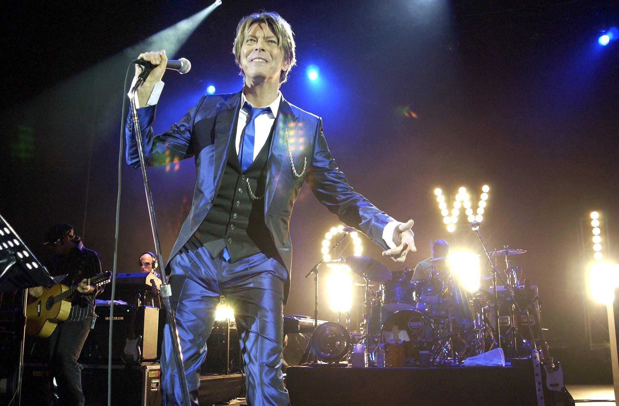 Un nou album al lui David Bowie, nelansat oficial în timpul vieții sale, va fi scos pe piață în ianuarie