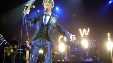 DAVID BOWIE IN CONCERT AT HAMMERSMITH APOLLO, LONDON, BRITAIN - 02 OCT 2002