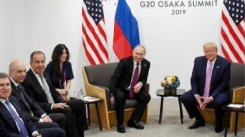 Vladimir Putin ar fi ales o brunetă "foarte atractivă" pentru a-l distrage pe Donald Trump. Kremlinul neagă informația