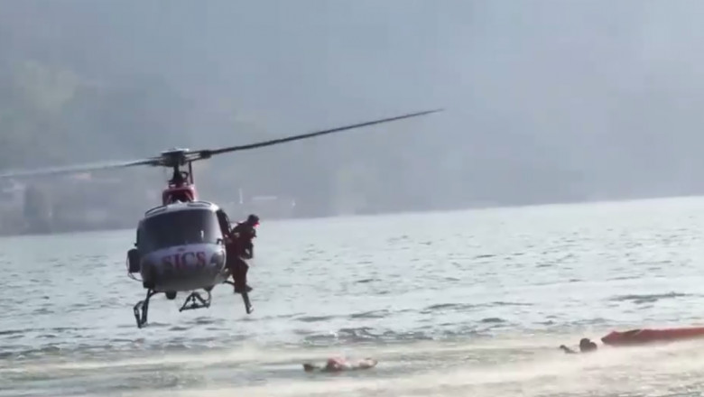 Elicopter al salvamarilor, în misiune de zbor.