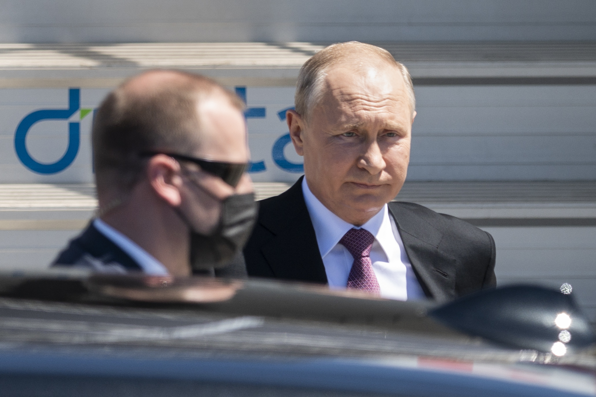 NYT: Rusia a evacuat copiii și soțiile diplomaților din Ucraina. Intențiile lui Vladimir Putin rămân în continuare un mister